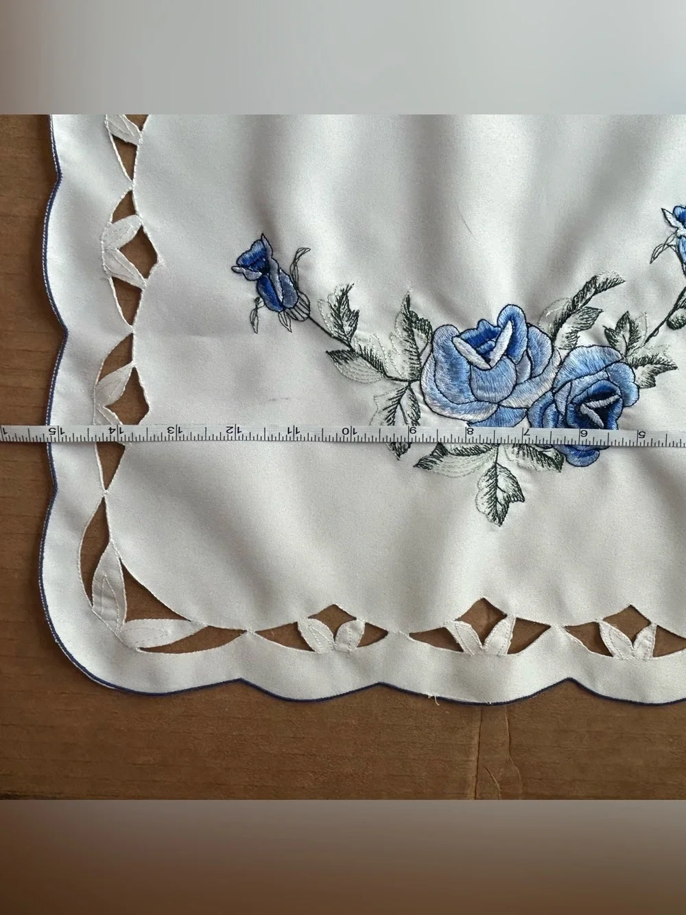 VINTAGE Embroidered Blue Floral Linen Table Runners, Placemats, Doilys. 11pc Set